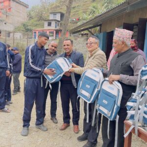 लिड्स नेपालद्धारा सरस्वती आधारभूत विद्यालयका बालबालिकाहरुलाई झोला वितरण