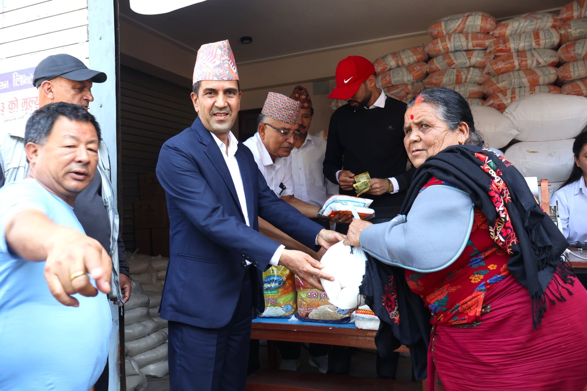 बागलुङमा खुल्यो चाडपर्व लक्षित सुपथ मूल्य पसल, चिनी प्रतिकिलो १०० रुपैयाँ