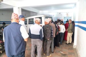 नेपाल बैंक बागलुङ शाखामा नयाँ नोट साट्नेको घुइँचो